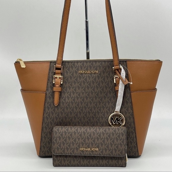 Michael Kors Large Charlotte Tote Bag & Trifold
Wallet Leather Brown - Picture 2 of 12